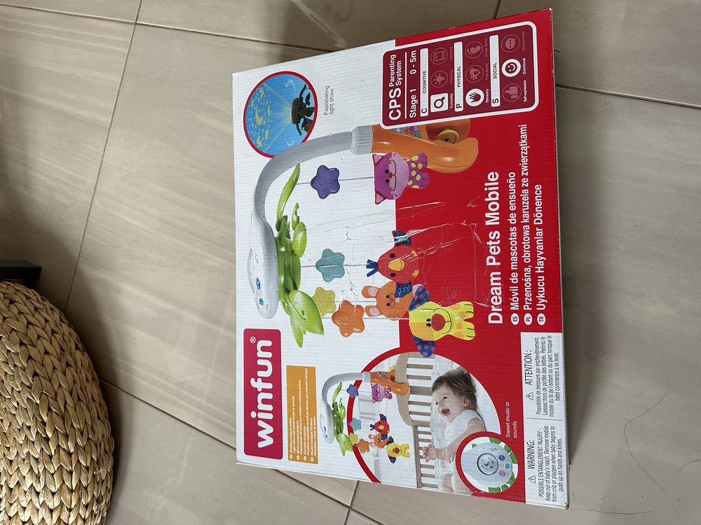 Продавам Музикална въртележка Winfun Многоцветна