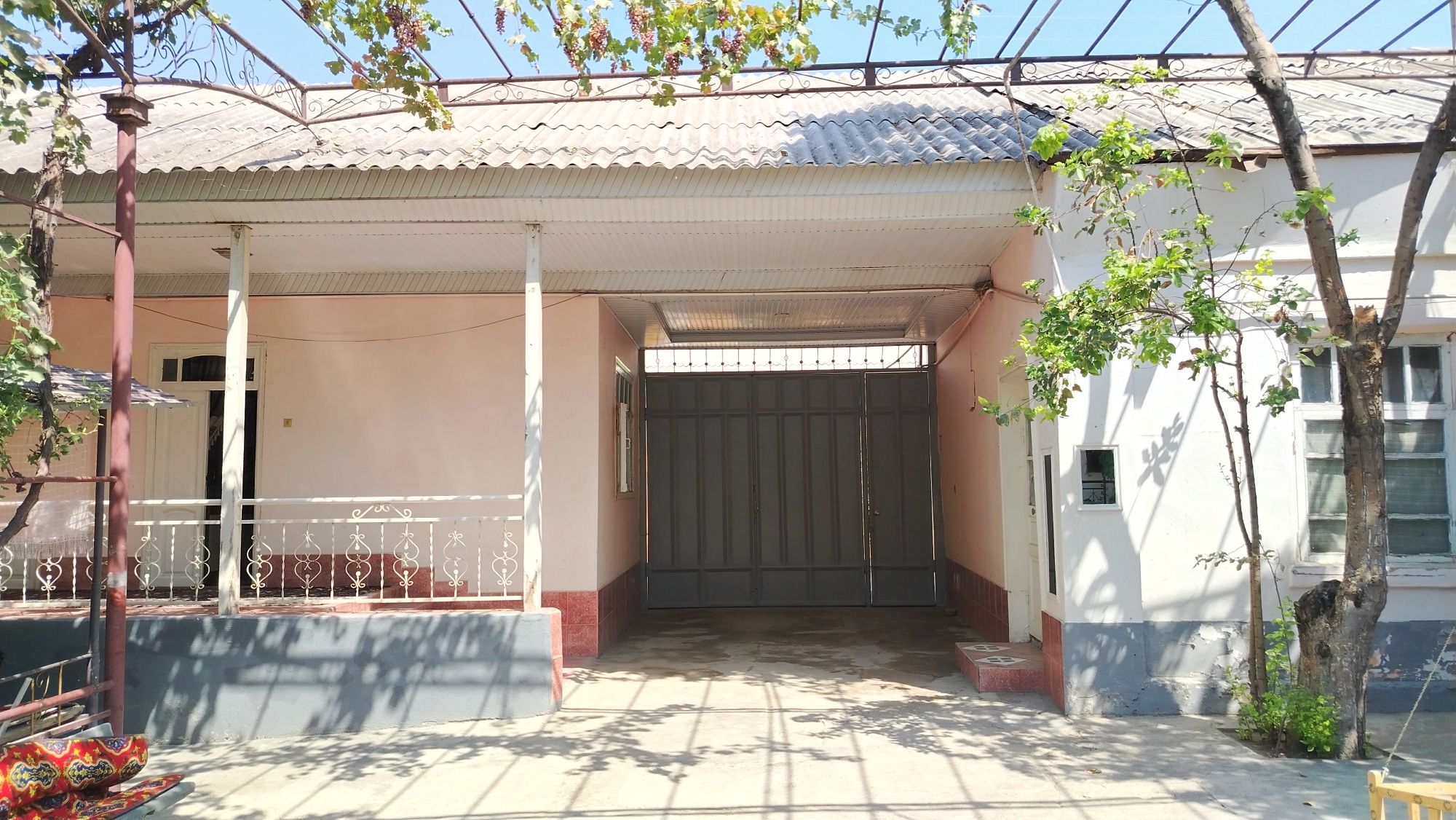 Hovli uy Sotiladi  Markazdan