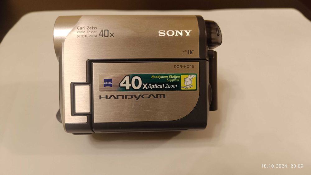 Продавам видеокамера Sony DCR-HC-45R