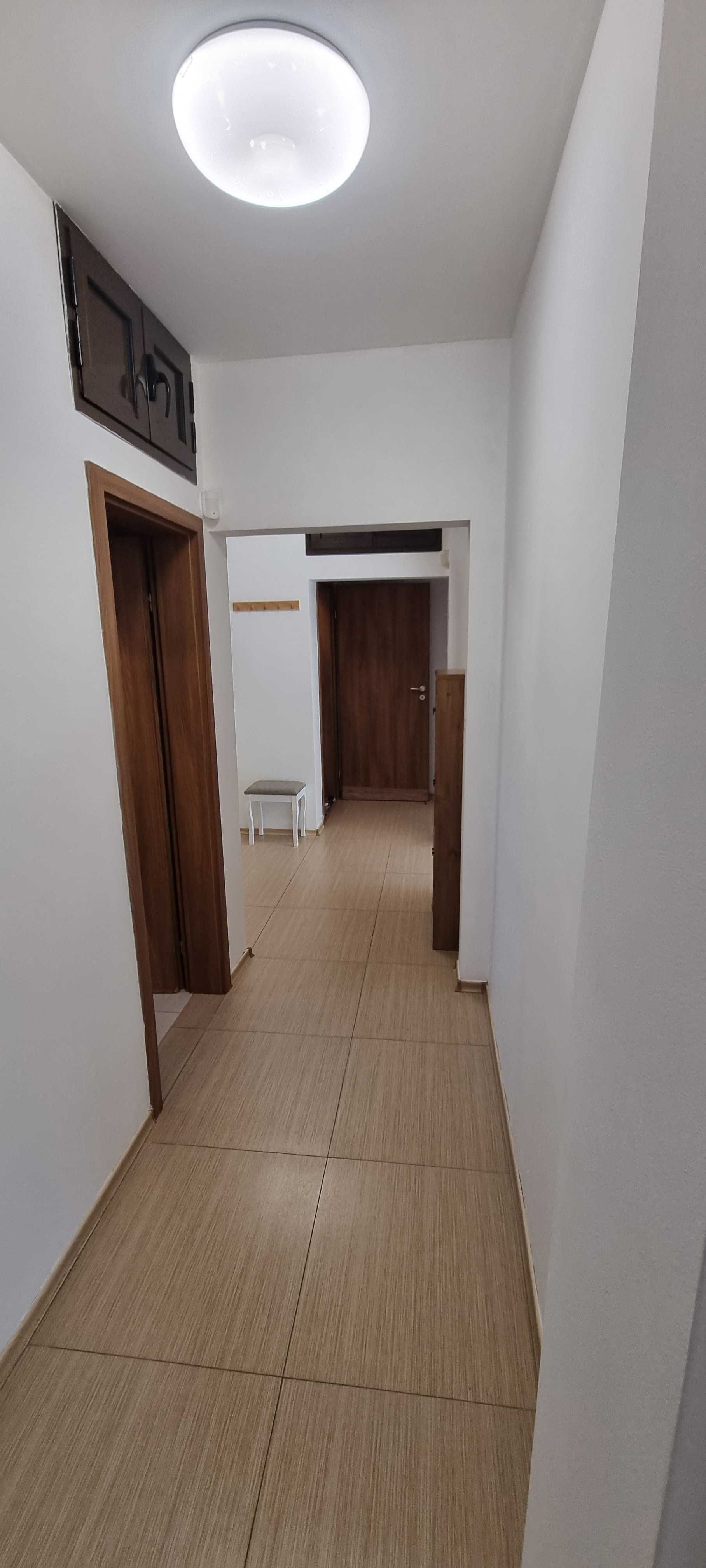 Продава се първи етаж от триетажна къща в кв.Горна баня