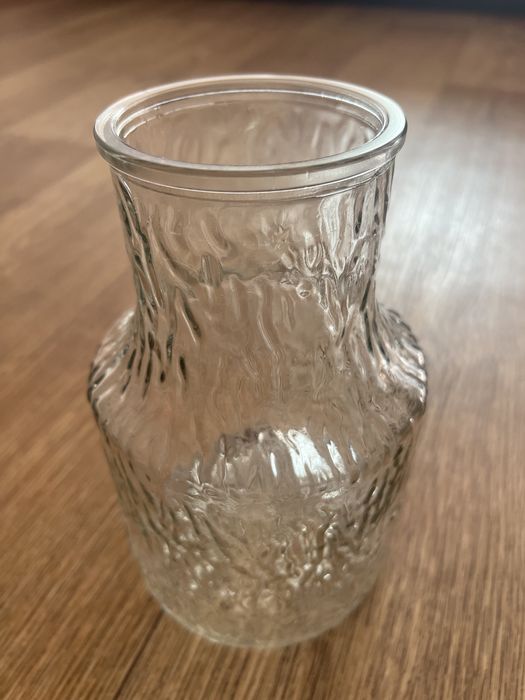 Ваза стеклянная 1000 тенге