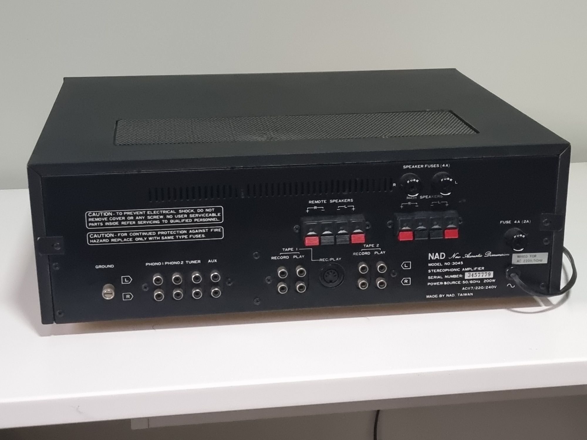 NAD 3045 stereo amplifier