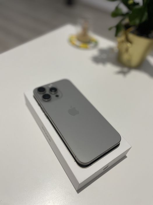 Vand iphone 15 pro max 256GB