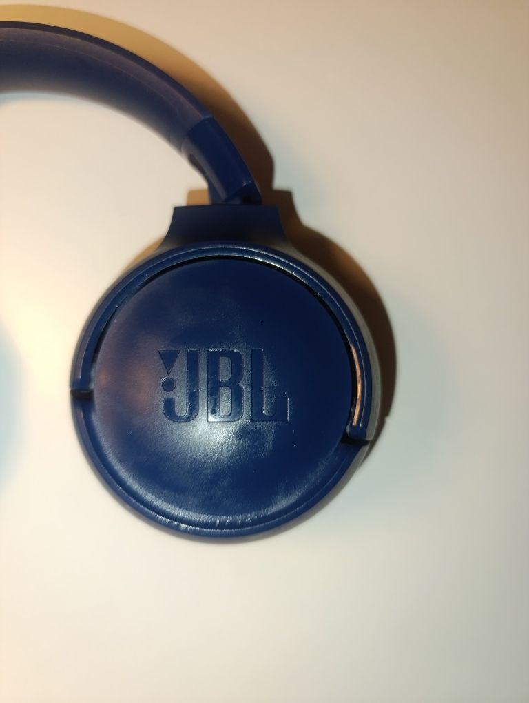 Продавам JBL TUNE 520BT