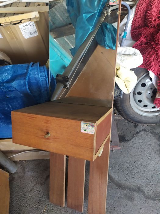 Продам мини трюмо для прихожей.