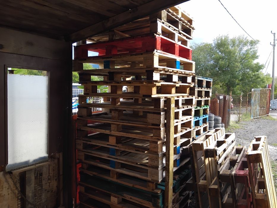 Продавам палети и скари  за товари