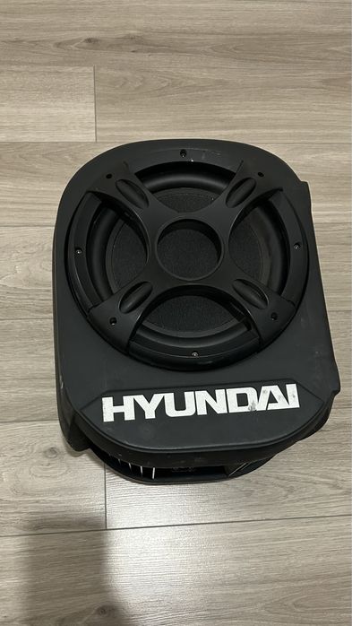 Hyundai  автомобильный сабвуфер