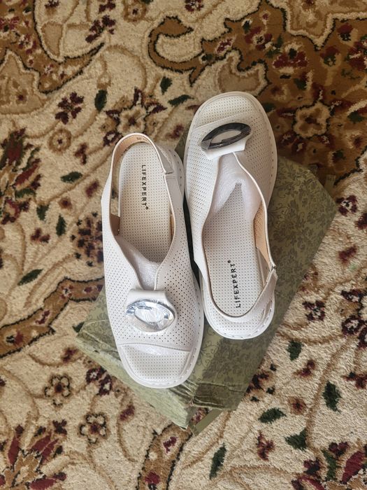 Продам босоножки фирма Лайфэксперт