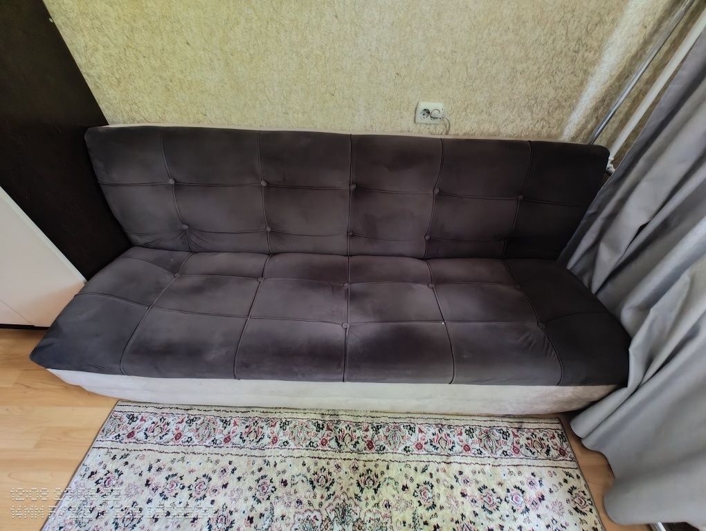 Продам диван в хорошем состоянии, расстилается. В длину примерно 2 м,