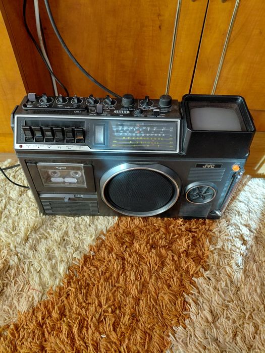 Radio TV casetofon JVC impecabil