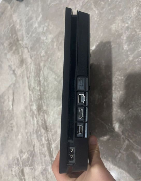 Vând urgent playStation4 slim