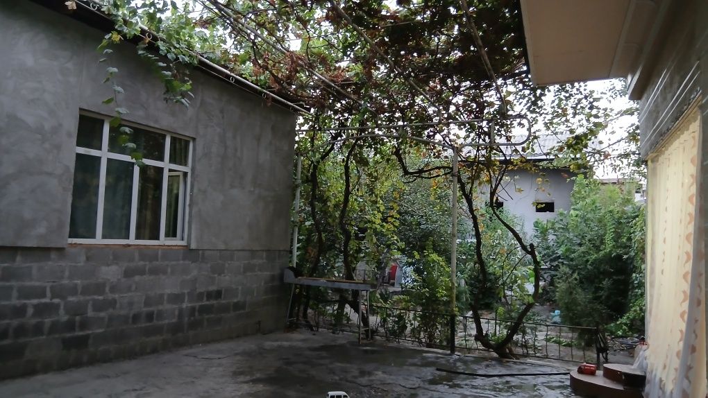 Зудлик билан гор.больница тарафда ховли сотилади