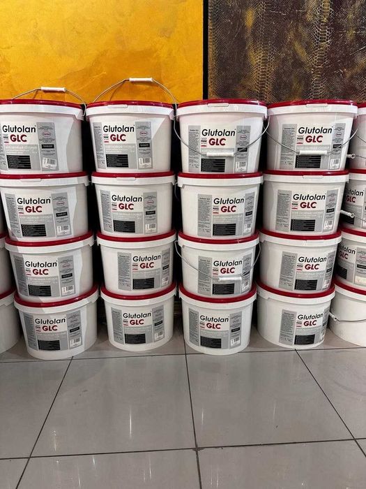 Стеклохолст, готовый клей и готовая  шпаклевка под нее , полимерная.