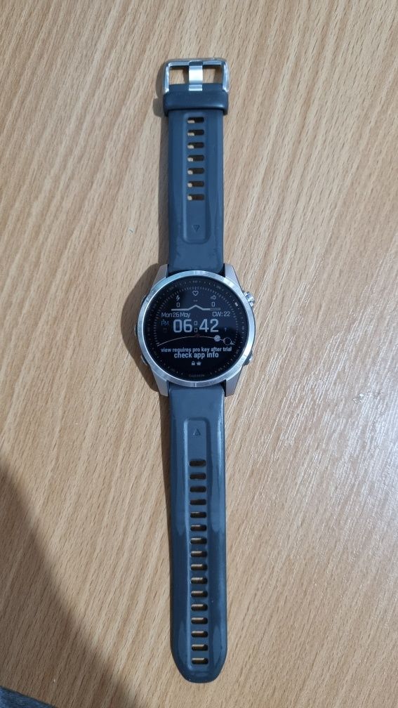Vând Ceas GARMIN FENIX 7S, 42 mm, Silver/Graphite.