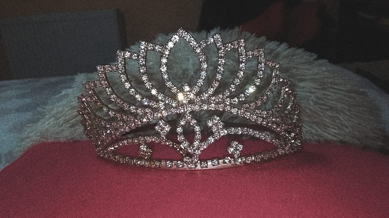 Diademe pentru evenimente sau accesorii pentru poze