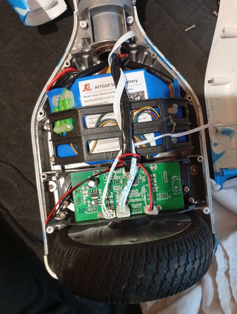 Vând hoverbord necesita baterie noua