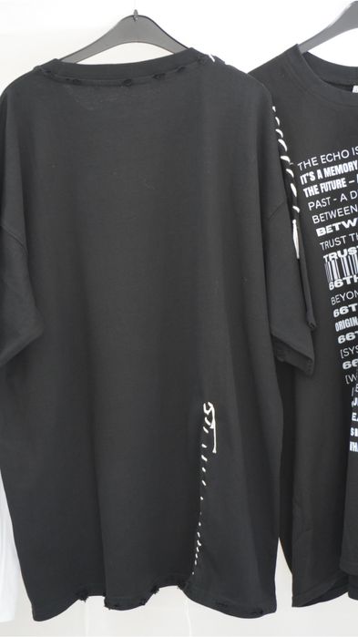 Тениска Oversized/66th с ръчно зашити конци.