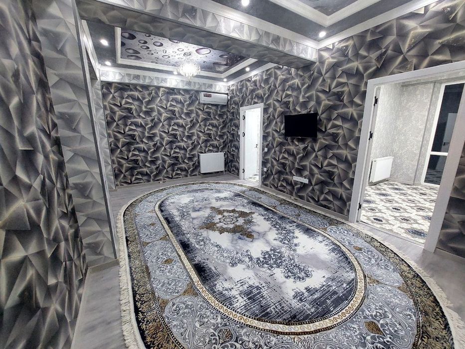 Санат сарои якинида