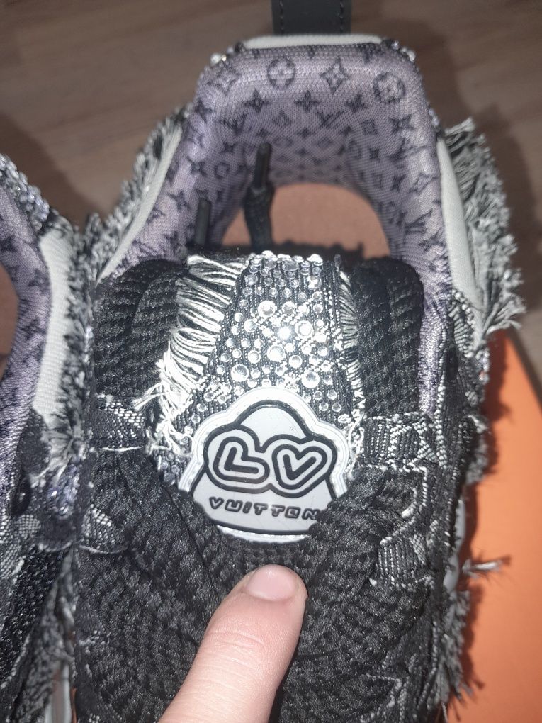 Louis Vuitton skate crystal