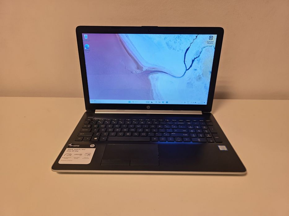 Laptop HP i3 gen8 ssd 15.6 TOUCHSCREEN Windows 11 GARANTIE