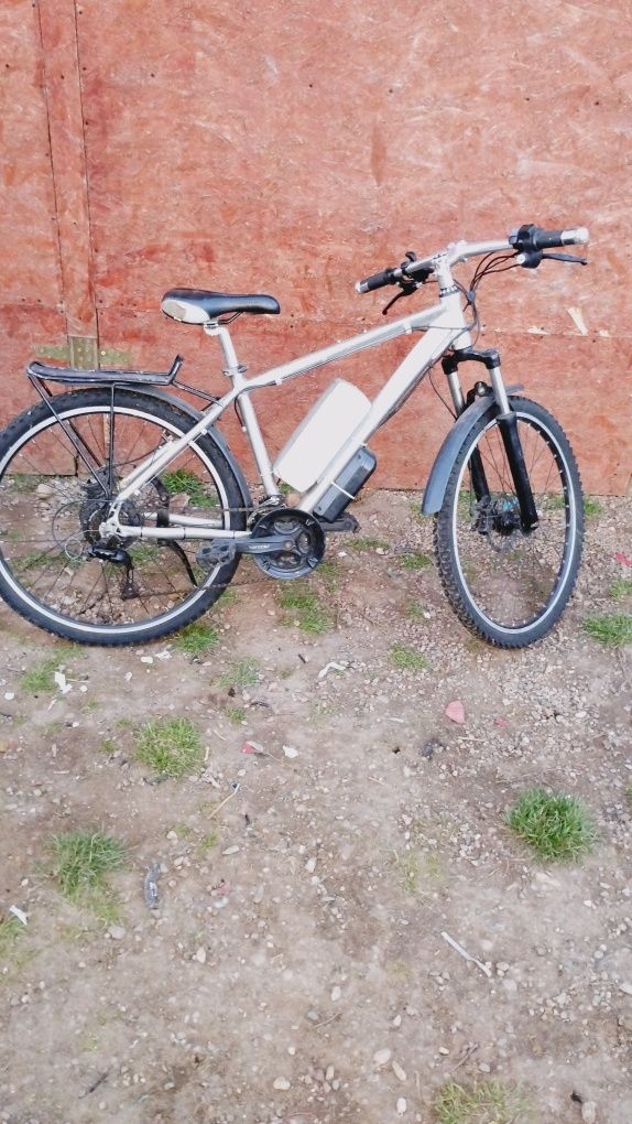 Vînd bicicletă electrică