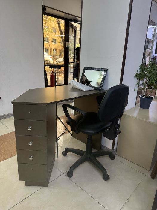 Сдается маникюрный столик