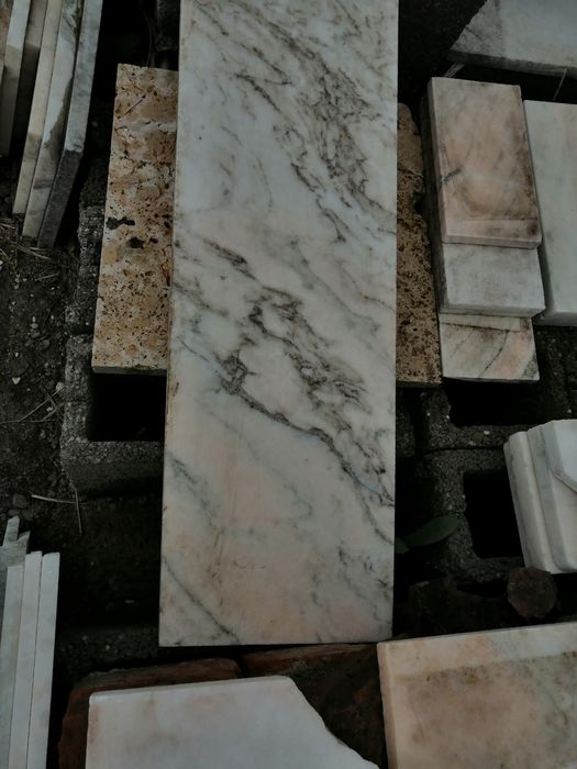 Vand placi marmura Ruschita pentru glafuri de geam sau trepte