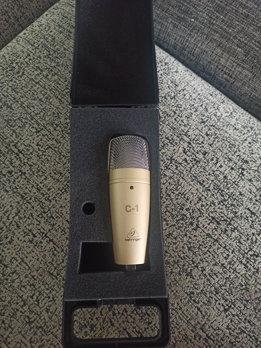 продам микрофон Behringer c1