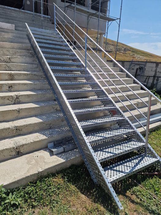 Scari metalice galvanizate