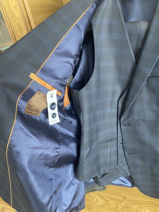 Costum bleumarin carouri