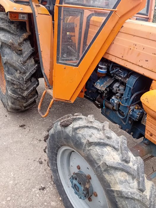 Tractor universal 445