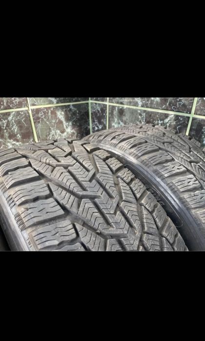 Vând anvelope iarnă 205/55/16 cu jante de mercedes