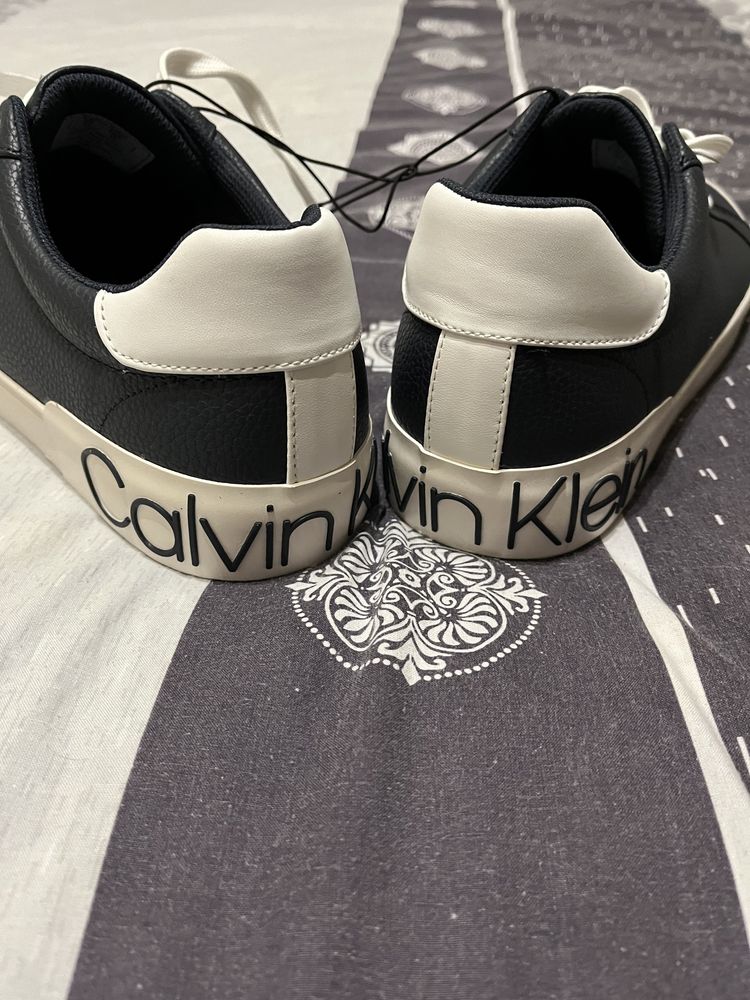 Calvin klein.