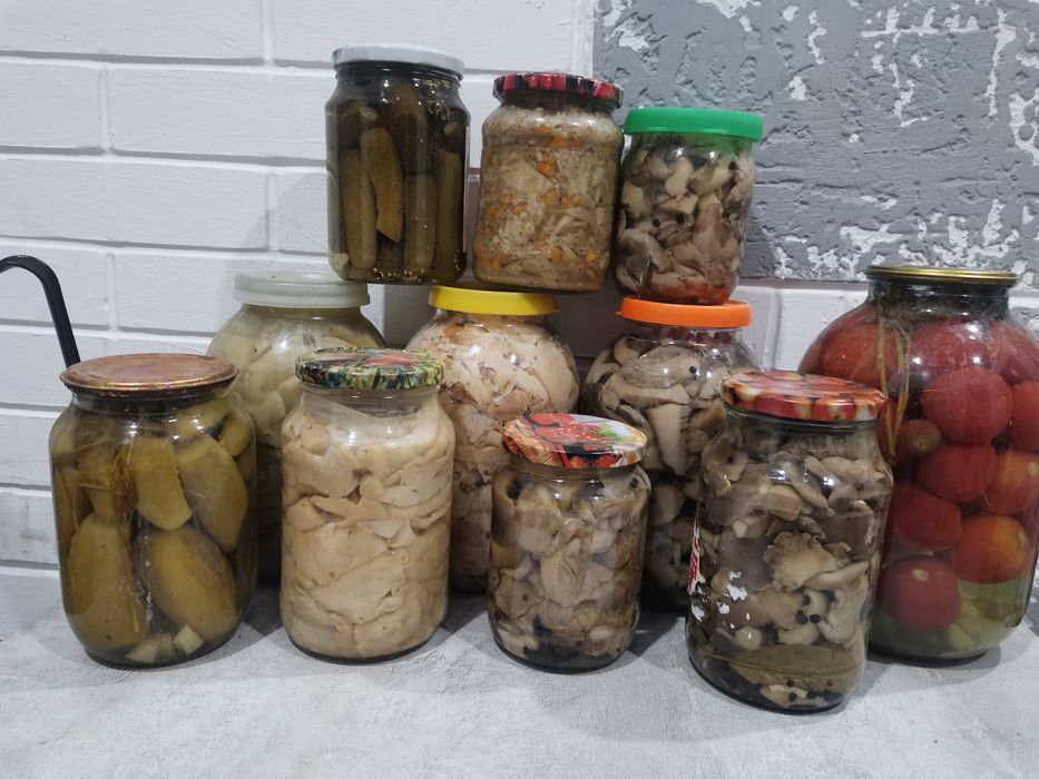 Продам солёные помидоры и огурцы