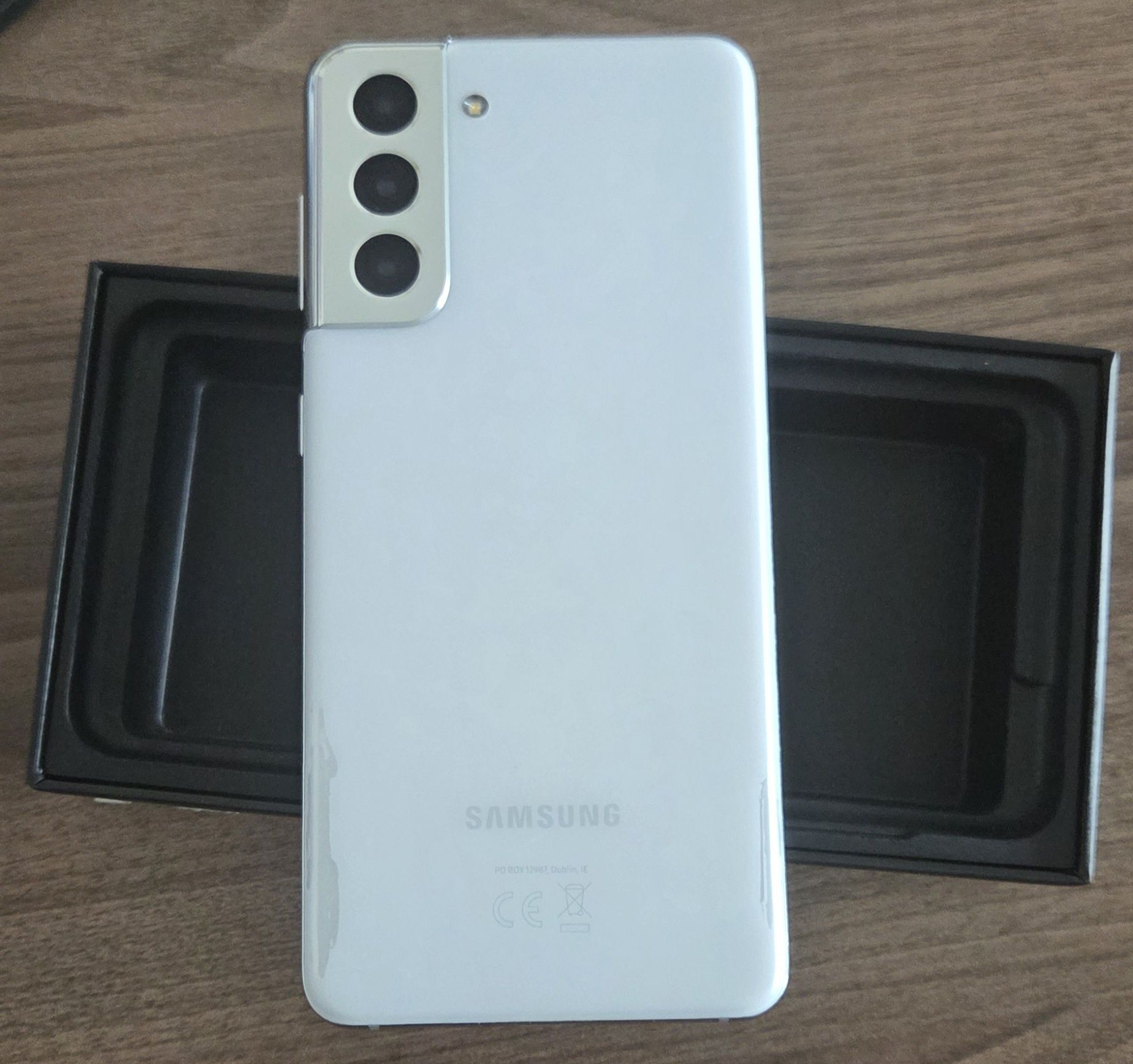 Samsung Galaxy S21 5G
В отлично състояние, без драскотини