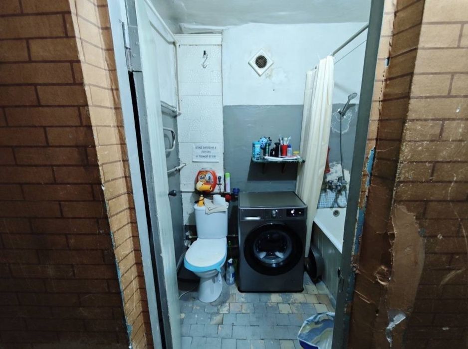 Срочно! Квартира на Мирабад-11 роддом 2/5/5 общ пл 52м ,балкон 2*6