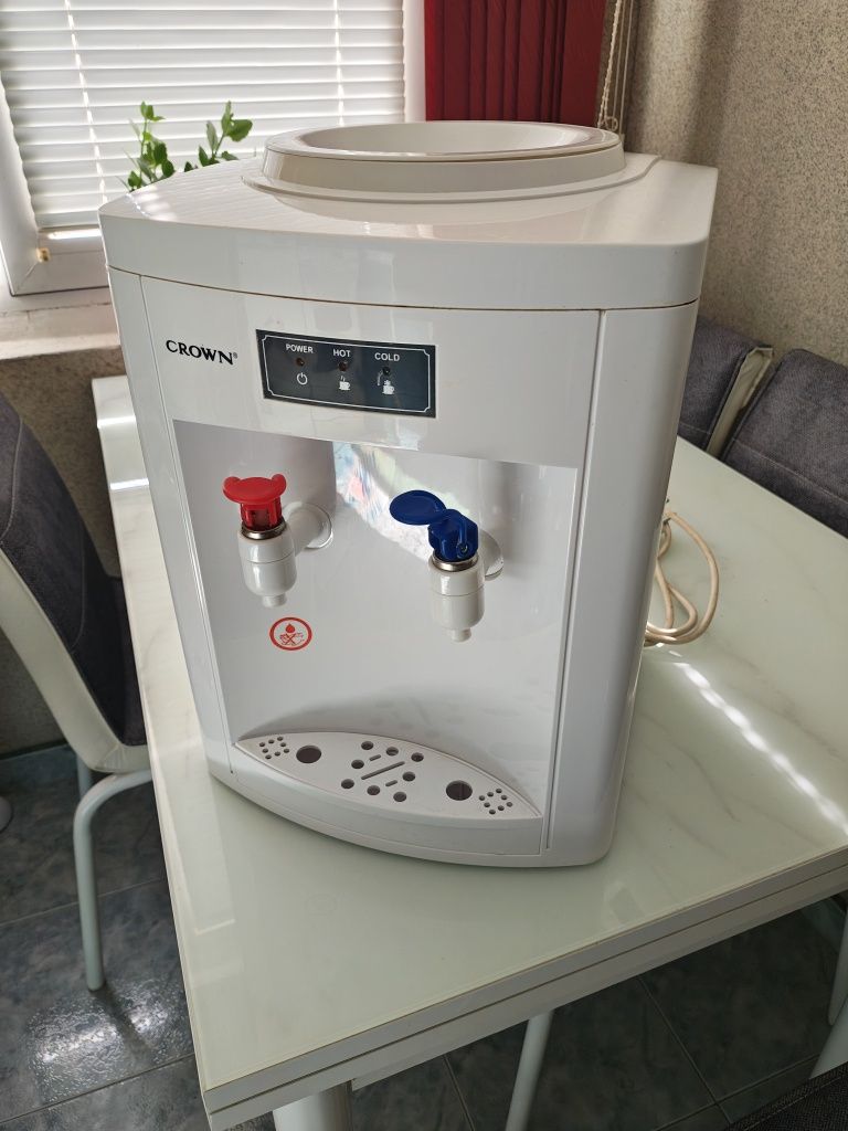 Диспенсър за вода Crown CWD-1905W