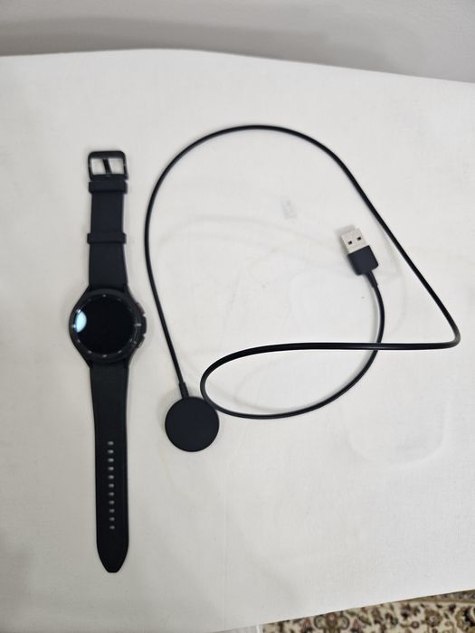 Samsung Galaxy Watch 4 Classic 46mm Black + зарядка