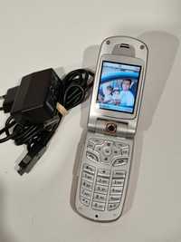 Telefon cu clapeta cu incarcator original,,