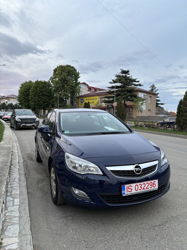 Opel Astra J / Motor 1.4 Benzina / An 2011