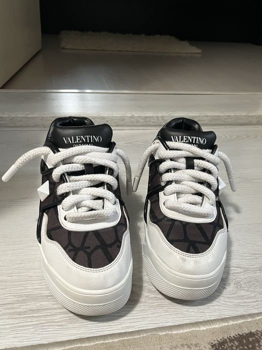 Valentino Garavani 41 (nike adidas jordan)