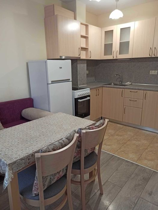 Дава се под наем Двустаен апартамент в Бургас, Славейков - 50 кв.м за 306 € - Снимка #2