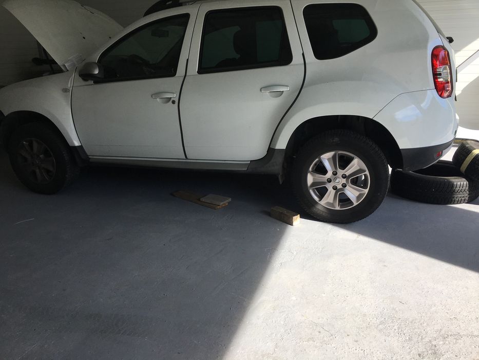 Dezmembrez dacia Duster