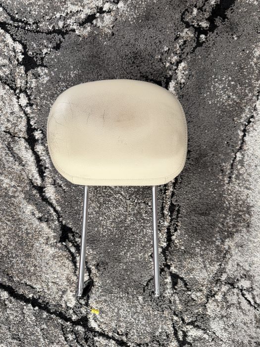 Продавам облегалка за глава Mercedes W211 и халогени