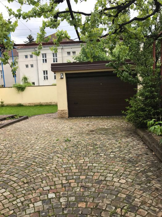 Casa de inchiriat // singur in curte // zona Grivitei