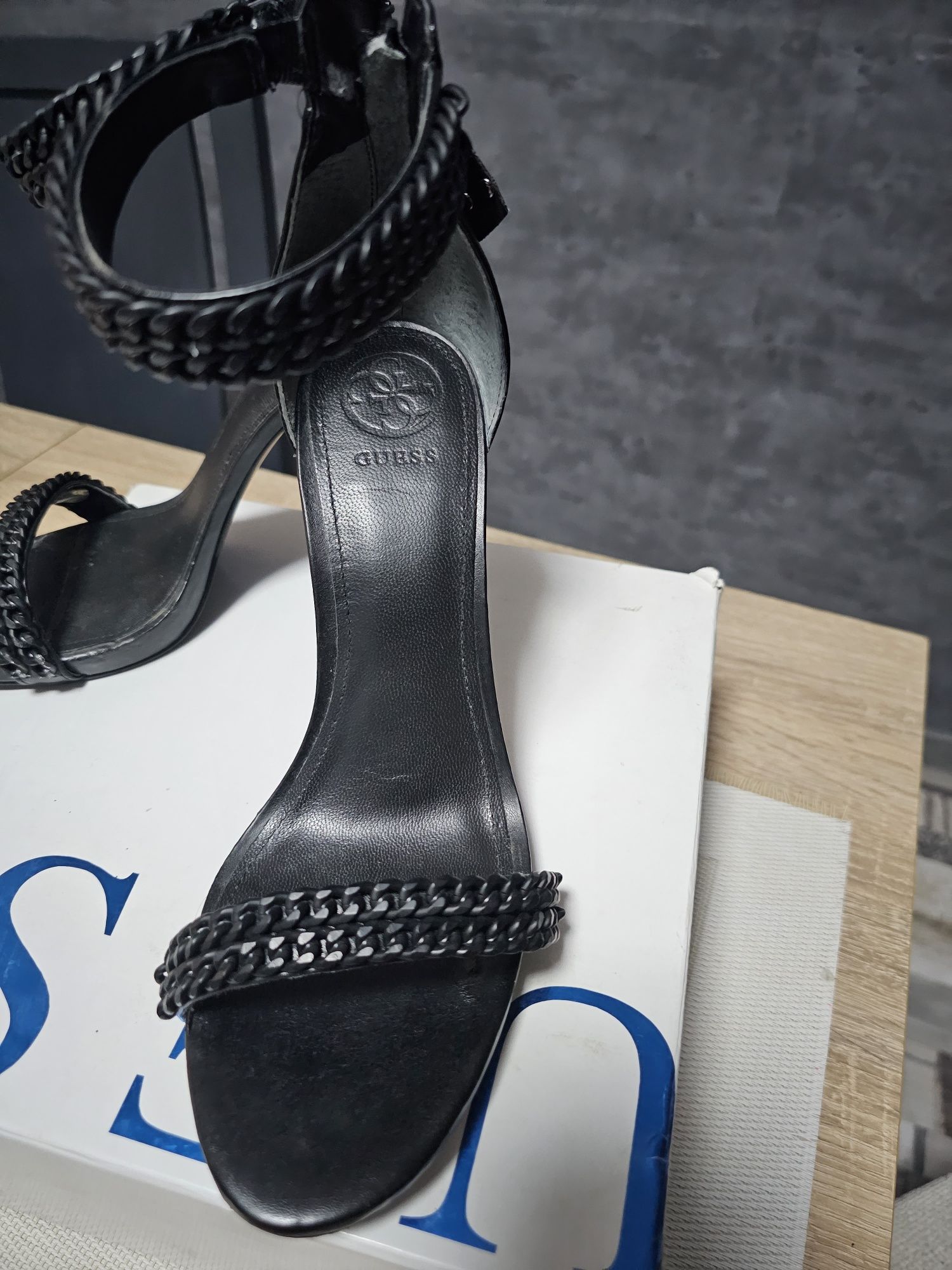 Дамски сандали GUESS