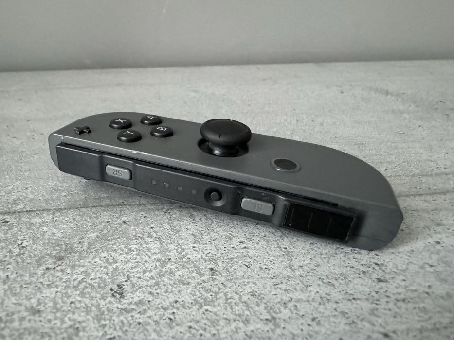 Nintendo Switch Joycon dreapta + Grip