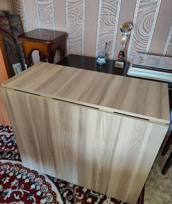 Продам новый большой стол - книжка - трансформер за 80000тг.