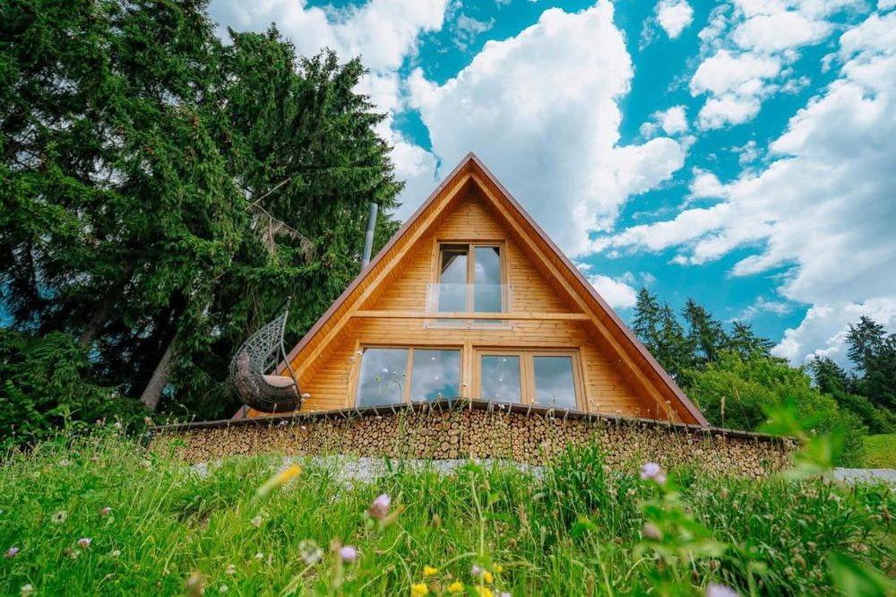 Constructii cabane A-frame din lemn