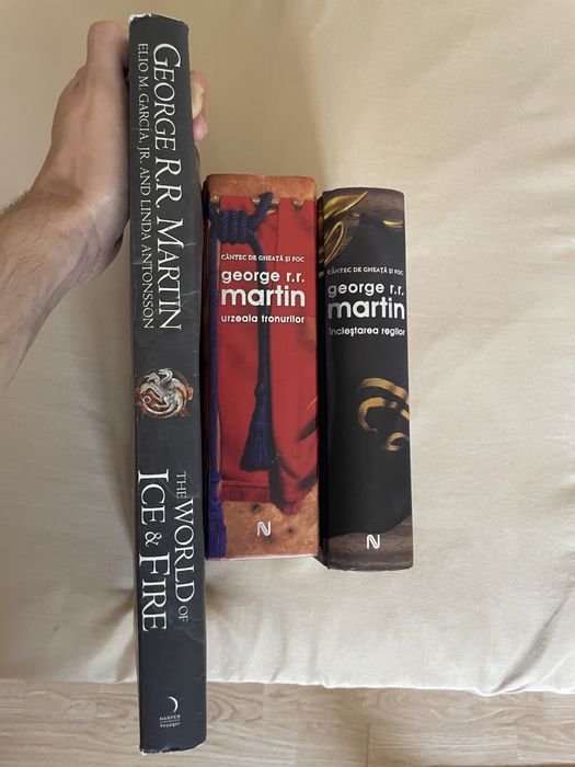 Carti cartonate din seria “Urzeala Tronurilor”